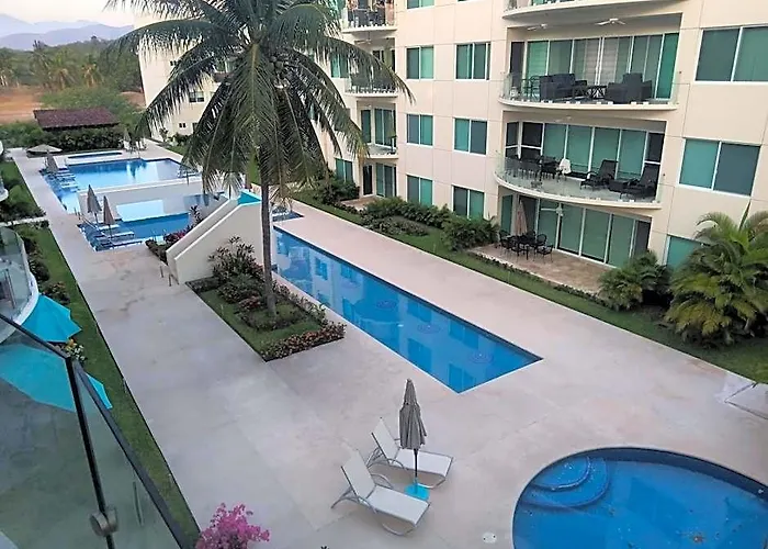 Perfectly Located Spacious With 2 Balconies 4* Zihuatanejo